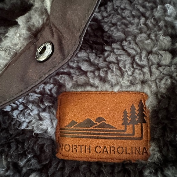 Women’s size medium sherpa pull over - Picture 2 of 5